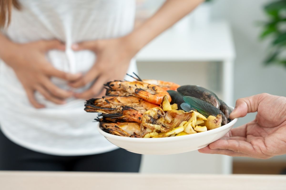 Các dấu hiệu thiếu enzyme như đầy bụng, khó tiêu và mệt mỏi sau ăn có thể ảnh hưởng đến quá trình tiêu hóa và hấp thụ dinh dưỡng.