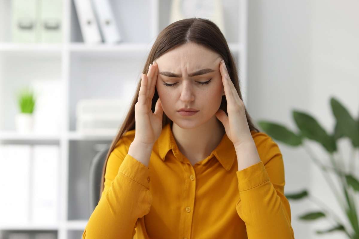 Thiếu enzyme gây hấp thu kém, khiến cơ thể không tận dụng tốt dưỡng chất từ thực phẩm và dễ dẫn đến suy nhược.