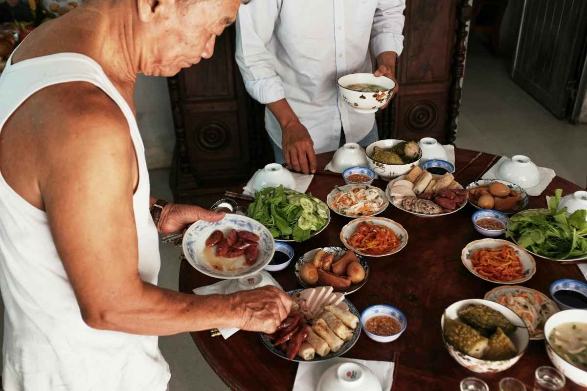 Khi xuất hiện dấu hiệu đầy bụng, khó tiêu và hấp thu kém, bạn nên cân nhắc hỗ trợ enzyme tiêu hóa để cải thiện chức năng tiêu hóa.